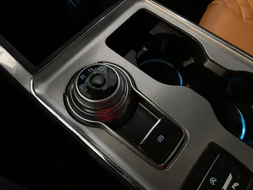 2023 Ford Edge - image 36