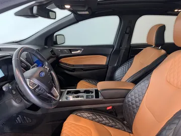 2023 Ford Edge - image 3