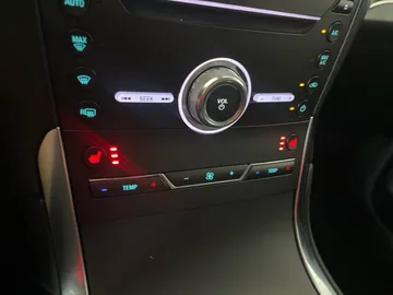 2019 Ford Edge - image 24