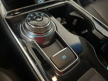 2019 Ford Edge - image 30