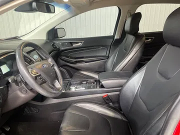 2019 Ford Edge - image 3
