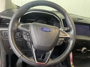 2019 Ford Edge - image 16