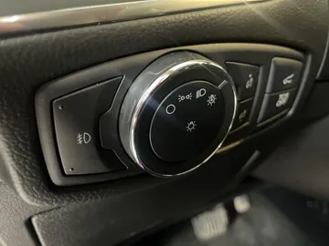 2019 Ford Edge - image 17