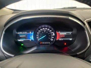 2019 Ford Edge - image 15