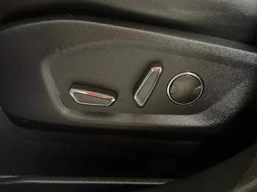2019 Ford Edge - image 18
