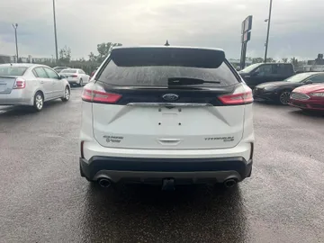 2020 Ford Edge - image 7