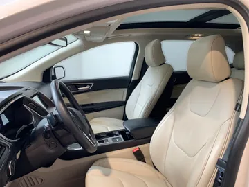 2020 Ford Edge - image 4