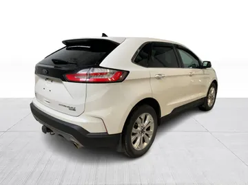 2020 Ford Edge - image 14