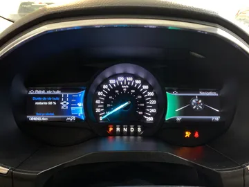 2020 Ford Edge - image 17