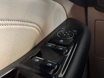2020 Ford Edge - image 28