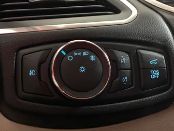 2020 Ford Edge - image 18