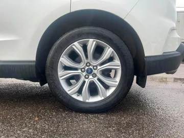2020 Ford Edge - image 10