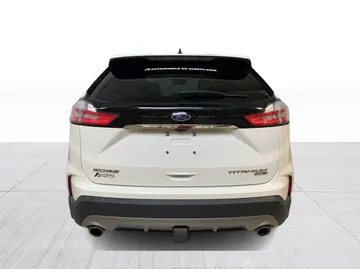 2020 Ford Edge - image 12