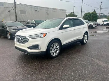 2020 Ford Edge - image 3