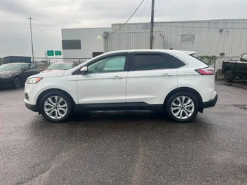 2020 Ford Edge - image 6