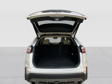2020 Ford Edge - image 13