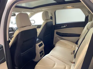 2020 Ford Edge - image 15
