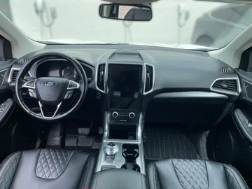 2023 Ford Edge - image 4