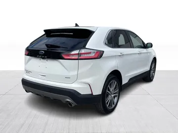 2023 Ford Edge - image 15