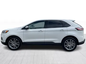 2023 Ford Edge - image 11