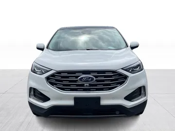 2023 Ford Edge - image 9