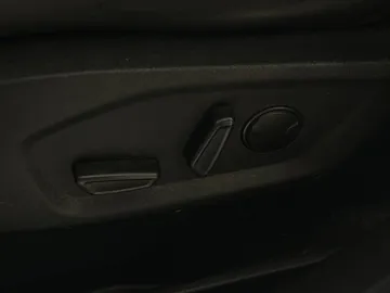 2021 Ford Edge - image 25