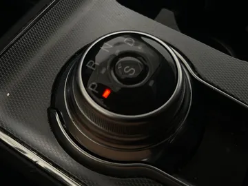 2021 Ford Edge - image 32