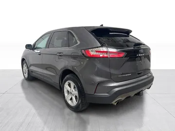 2021 Ford Edge - image 12