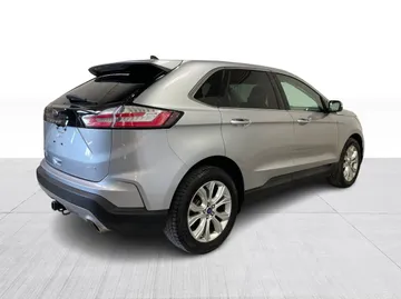 2022 Ford Edge - image 15