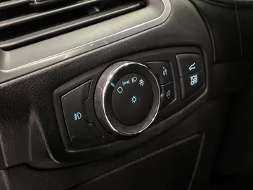 2022 Ford Edge - image 31