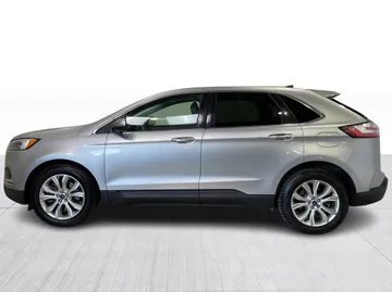 2022 Ford Edge - image 11
