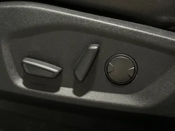 2022 Ford Edge - image 19
