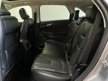 2022 Ford Edge - image 16