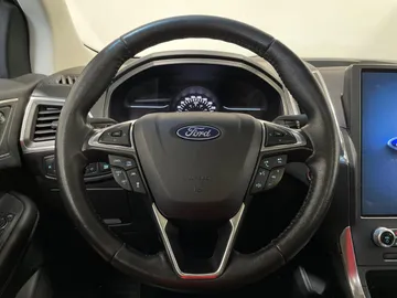 2022 Ford Edge - image 26