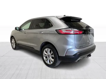 2022 Ford Edge - image 12