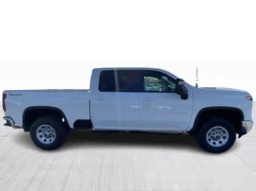 2024 Chevrolet Silverado 3500HD - image 2