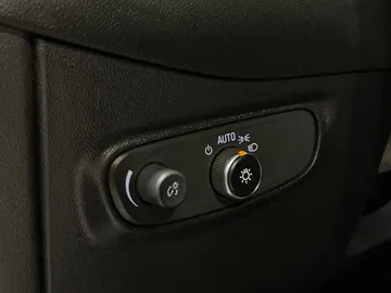 2018 Chevrolet Equinox - image 29
