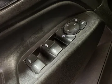 2018 Chevrolet Equinox - image 23