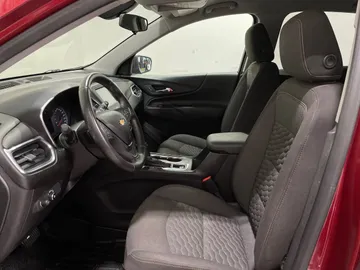 2018 Chevrolet Equinox - image 3