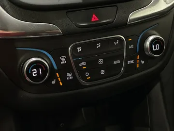 2018 Chevrolet Equinox - image 21