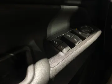 2018 Chevrolet Equinox - image 25