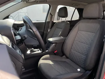 2018 Chevrolet Equinox - image 3