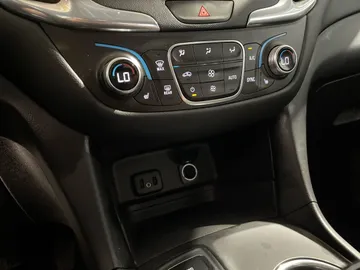 2018 Chevrolet Equinox - image 23