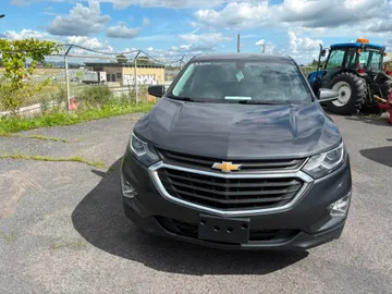 2019 Chevrolet Equinox - image 2