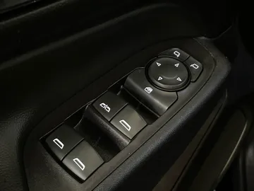 2020 Chevrolet Equinox - image 24
