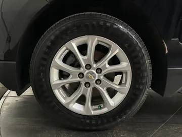 2020 Chevrolet Equinox - image 6