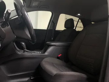2019 Chevrolet Equinox - image 3
