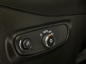 2020 Chevrolet Equinox - image 27