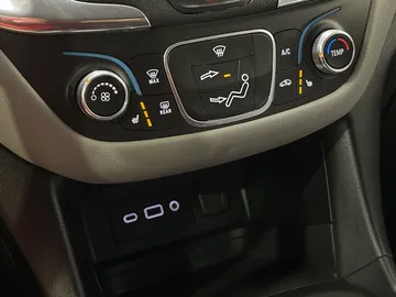 2020 Chevrolet Equinox - image 20