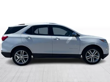 2018 Chevrolet Equinox - image 2